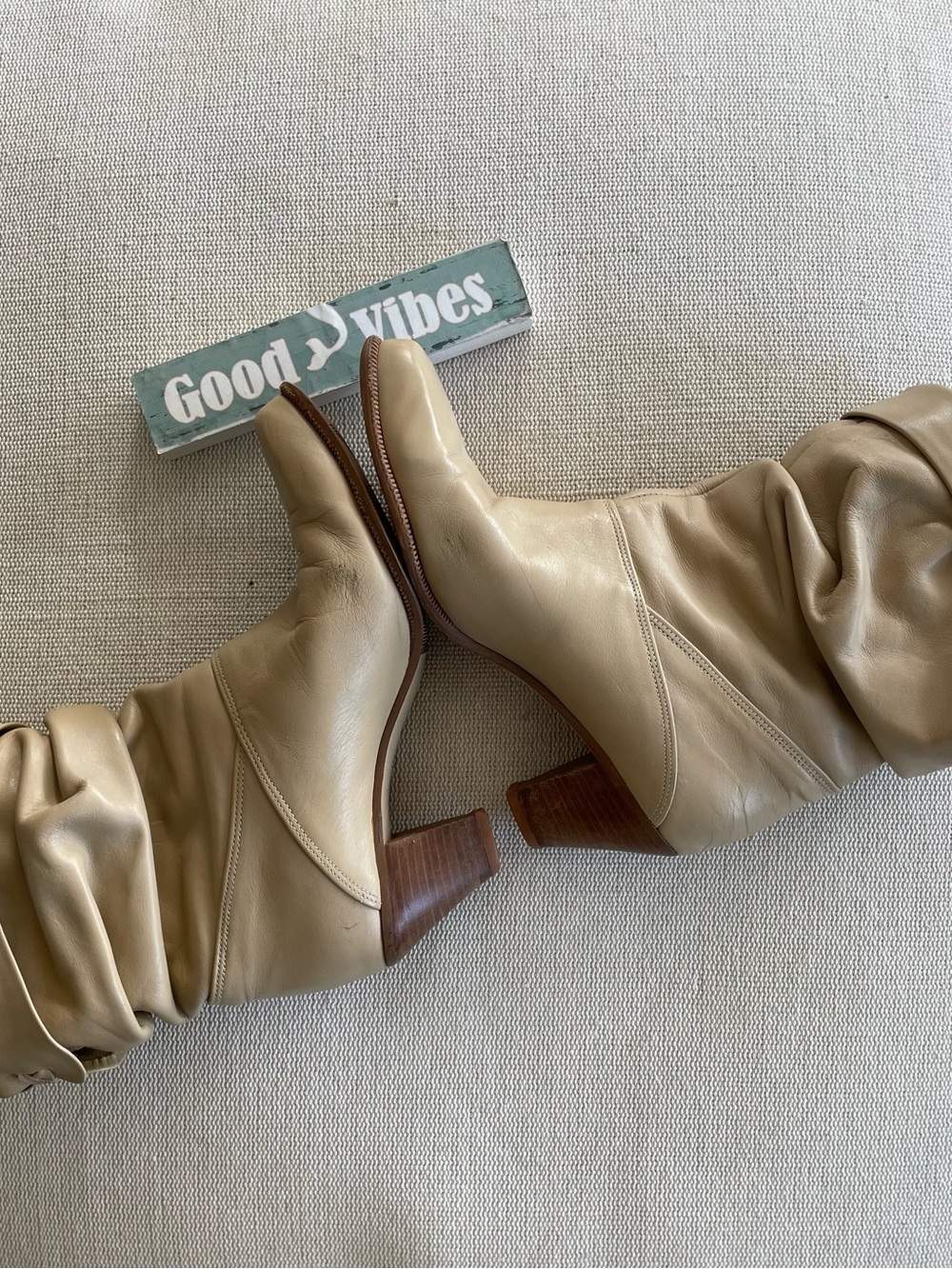 Vintage Dingo Heeled Cream Booties - Picture 3 of 14